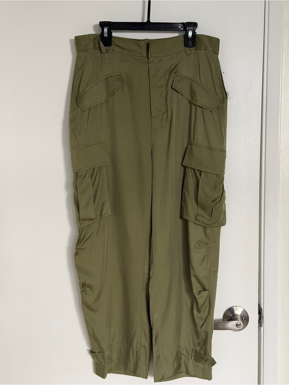 NWT Equipment Femme Gervaise Silk-Blend Cargo Trouser Olivine Green - Size 6 / M